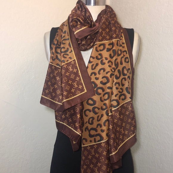 Louis Vuitton Accessories - With receipt 🧾 Authentic Louis Vuitton shawl